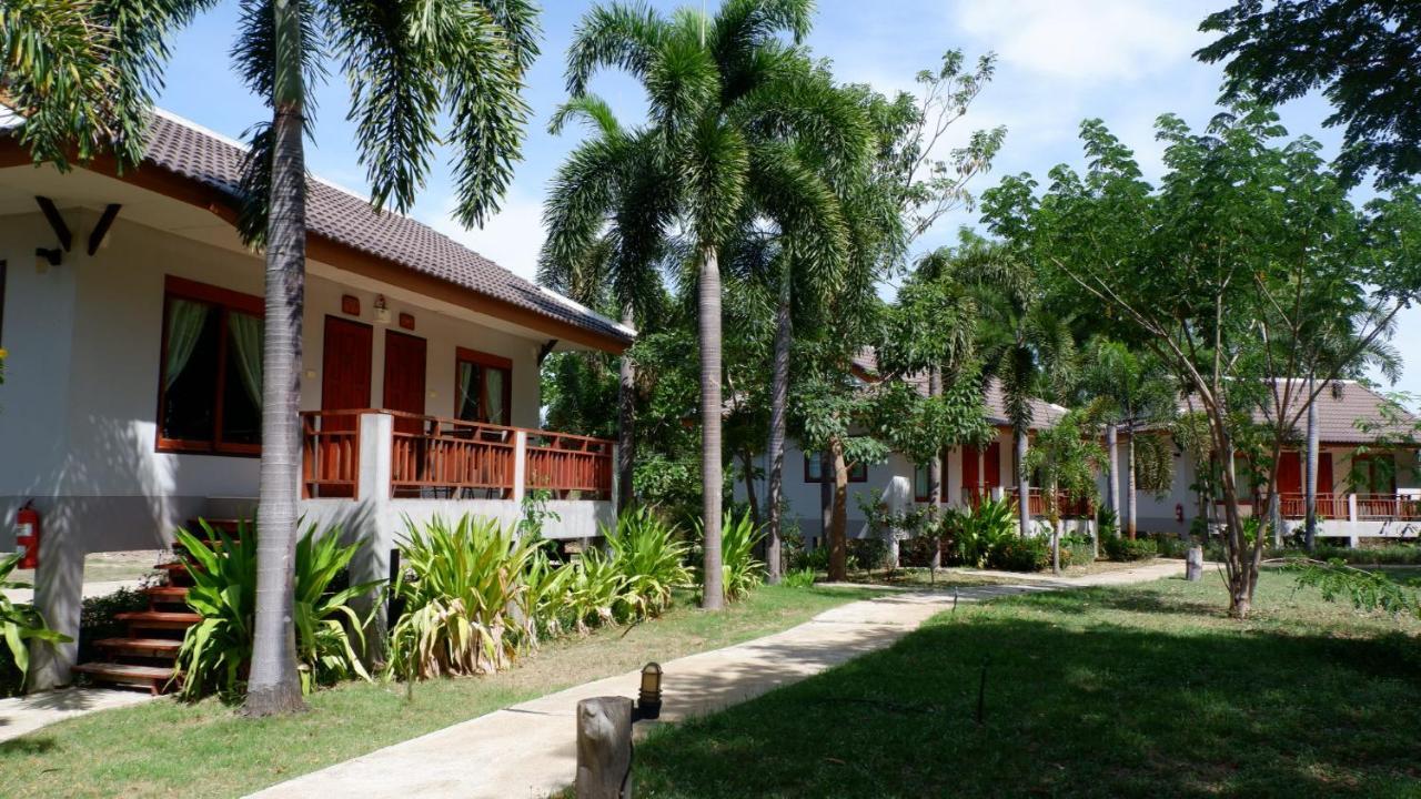 Resort Railumpoo Nakhon Sawan Exterior foto
