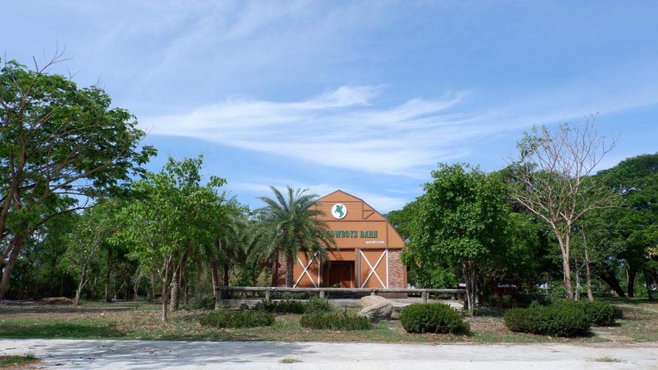 Resort Railumpoo Nakhon Sawan Exterior foto