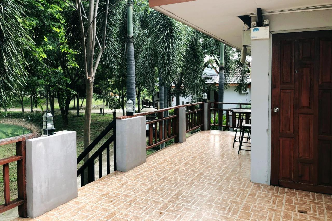 Resort Railumpoo Nakhon Sawan Exterior foto